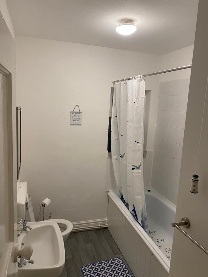 Spacious 2 Bed Apartment, Close To Village Shops Cardiff Dış mekan fotoğraf