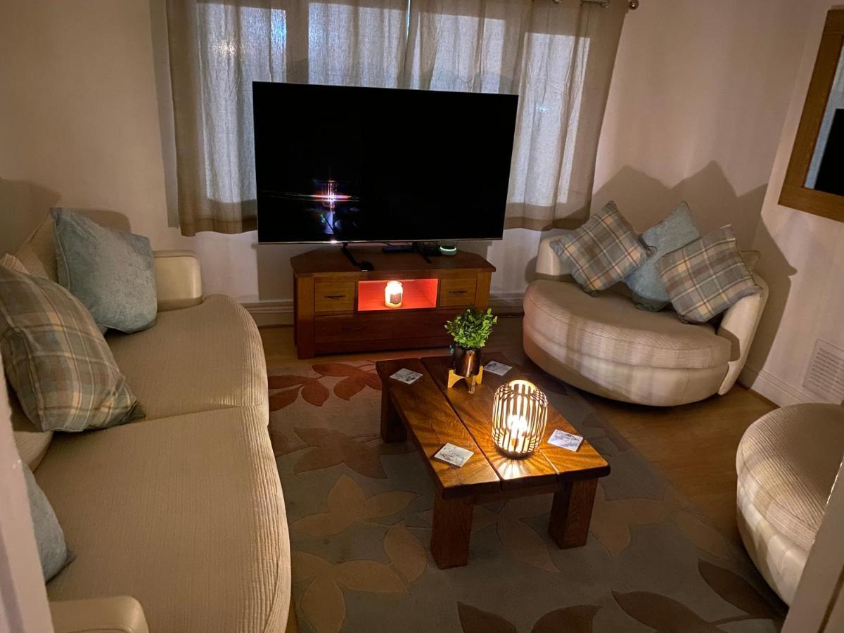 Spacious 2 Bed Apartment, Close To Village Shops Cardiff Dış mekan fotoğraf
