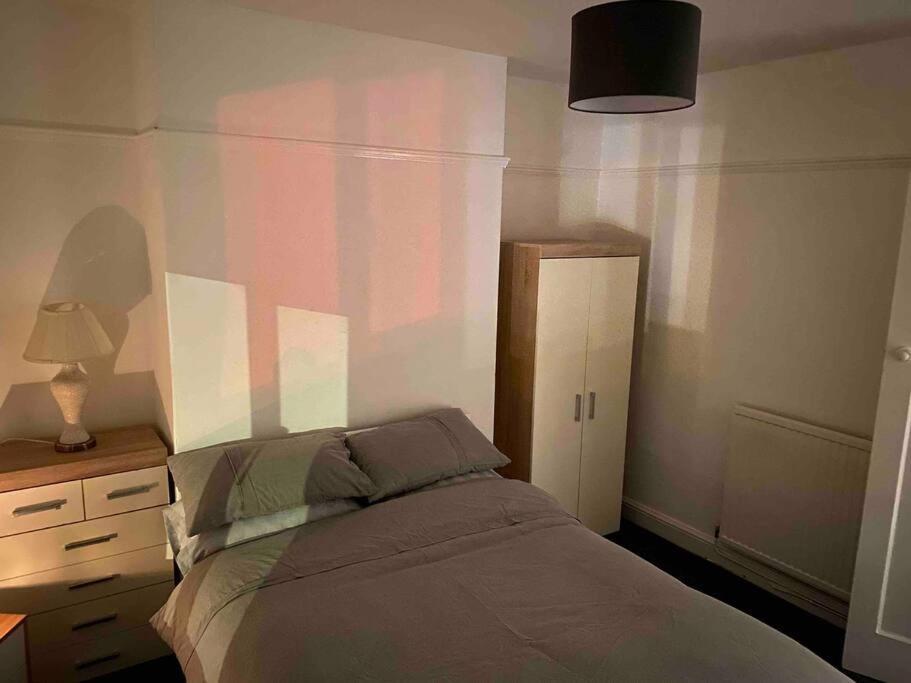 Spacious 2 Bed Apartment, Close To Village Shops Cardiff Dış mekan fotoğraf